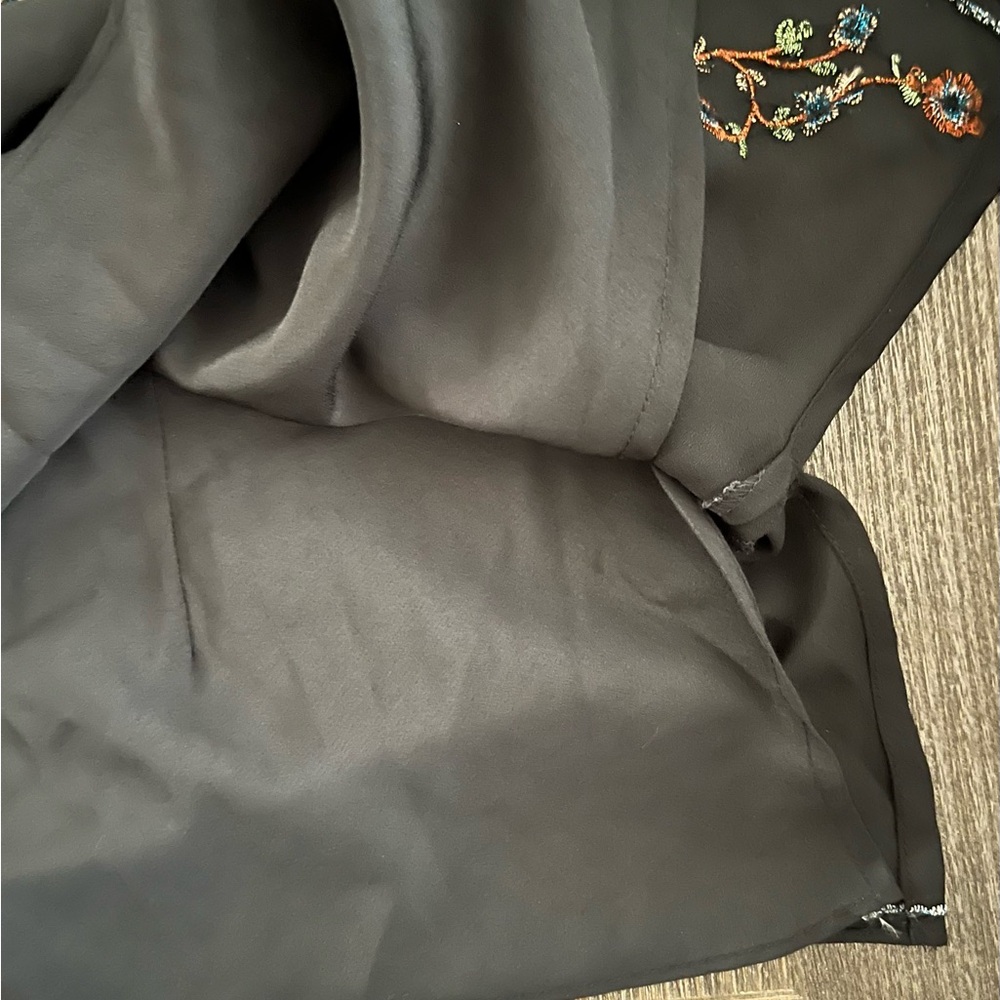 Dressbarn Black Blouse with Floral Embroidery & Ruffle Sleeve 14/16 - Picture 11 of 16